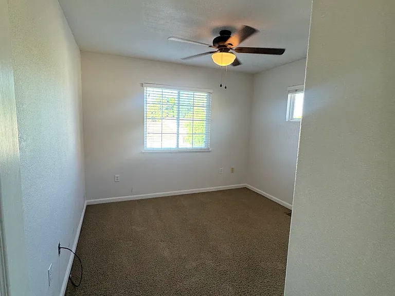 1318 Robinson Ln — Photo 25