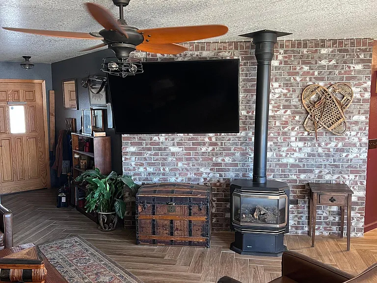 555 Baker St — Photo 11