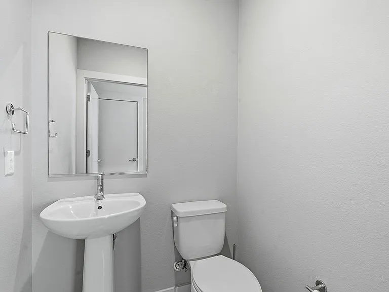 801 N Bluff Dr #33 — Photo 22