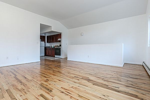 1st image of 978 Myrtle Ave #1