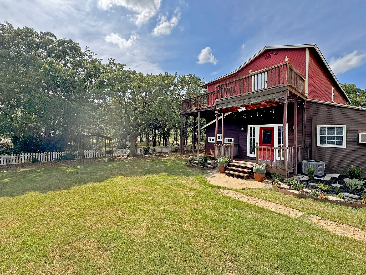 3 bed, 1200 sqft, $1,750 — Photo 2