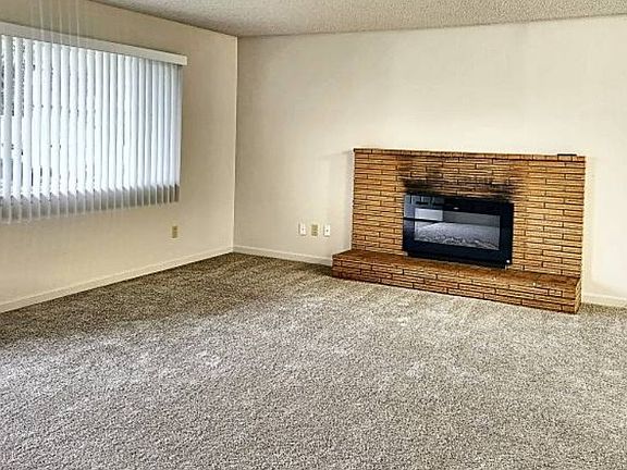 5th image of 8719 NE Lewis Dr