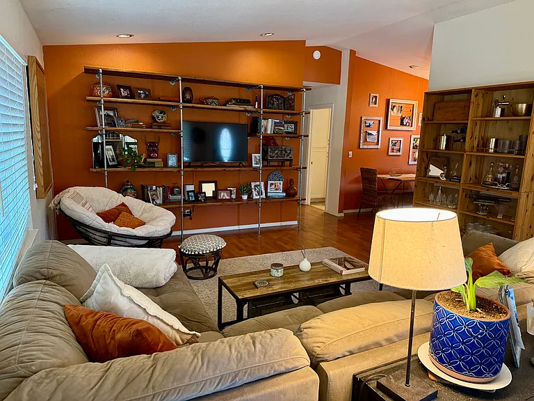 2128 Tiburon Dr — Photo 7