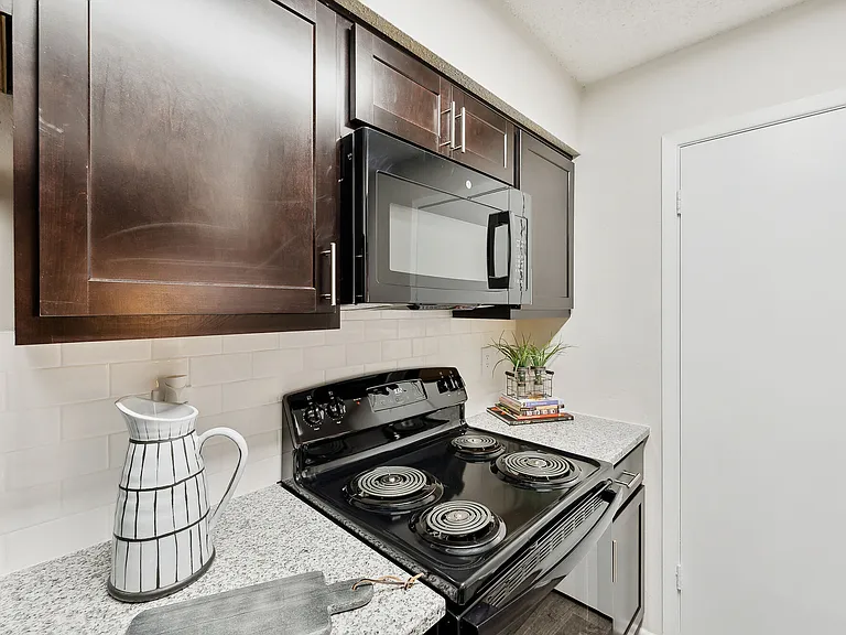 Altamonte Apartments — Photo 14