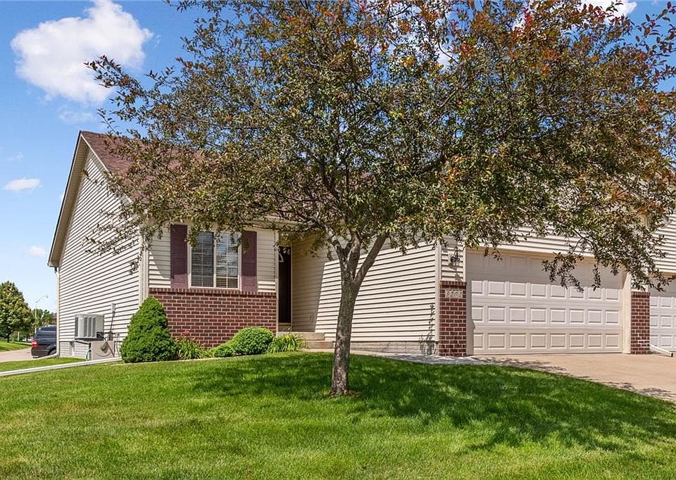 1st image of 3201 SE Turnberry Dr