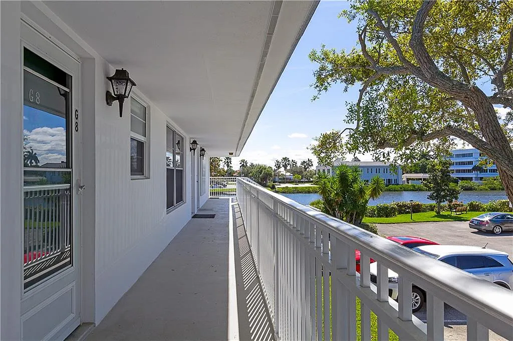 2 bed, 1000 sqft, $1,995 — Photo 3