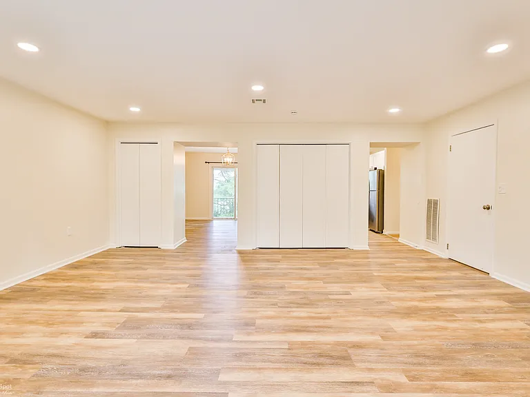 2066 Chester Rd #4 — Photo 7