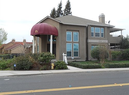 2725 Lake Front Court