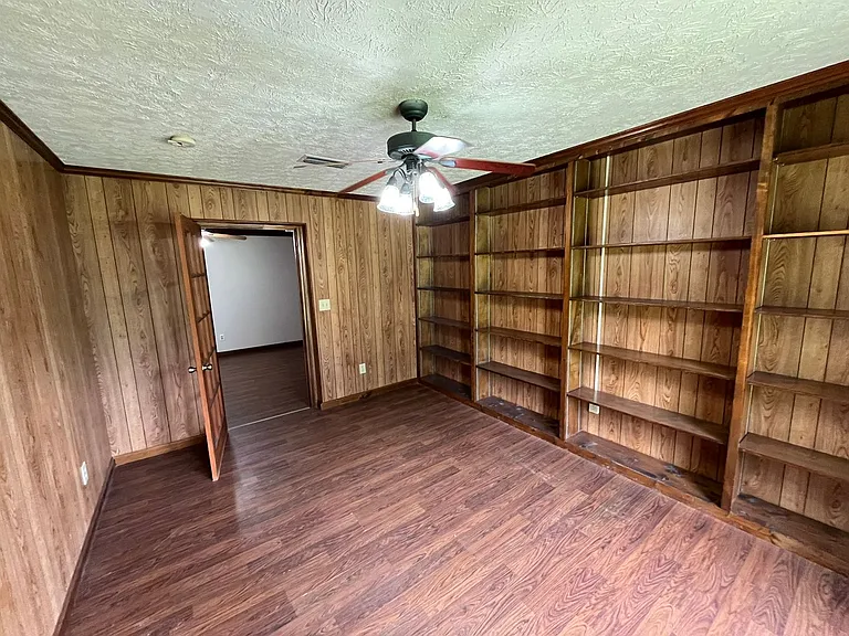 3911 Curry St — Photo 14