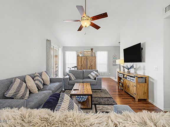 5th image of 1094 S SIERRA Street