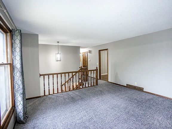 4th image of 1504 S 141st Avenue Cir