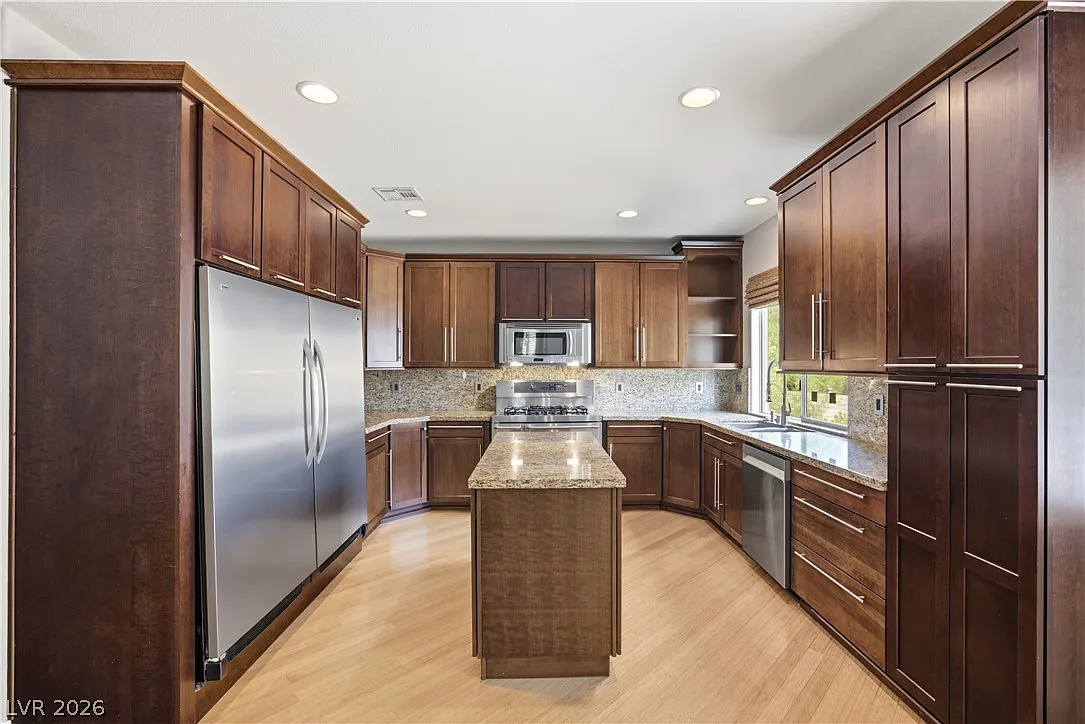 3 bed, 2.5 bath, 1882 sqft, $2,700 — Photo 2