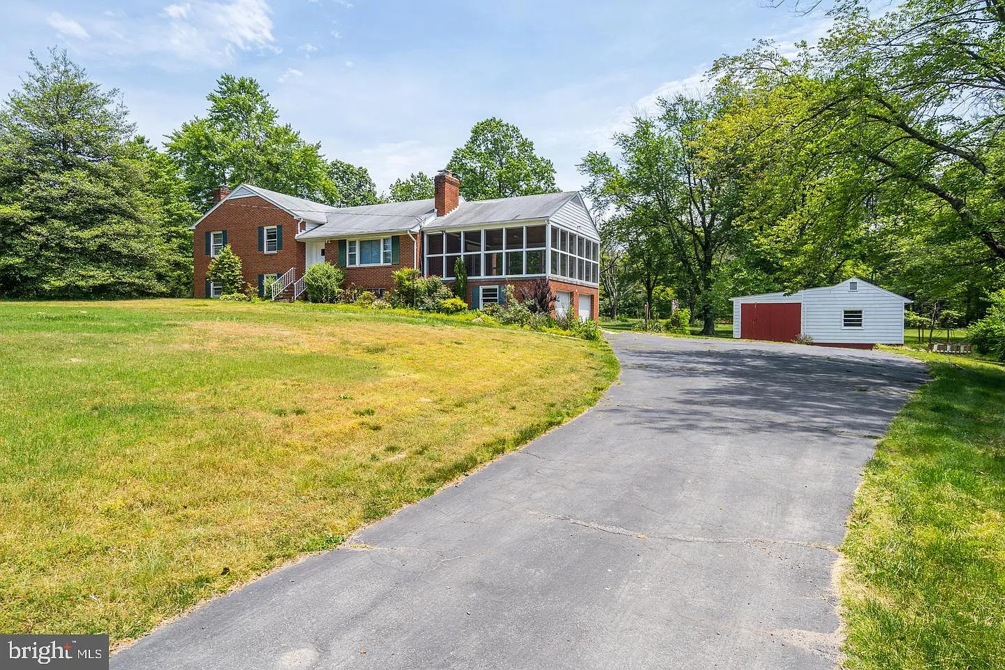 5 bed, 3.0 bath, 2260 sqft, $4,000 — Photo 4