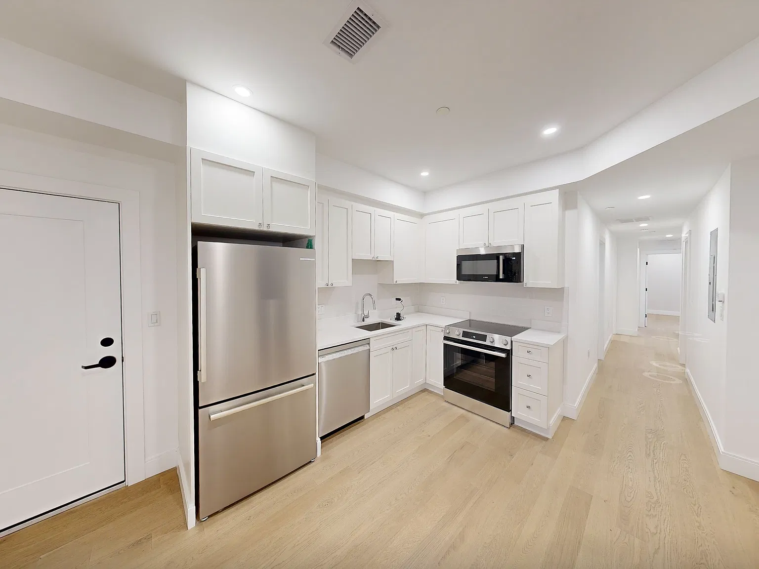 6 bed, 1500 sqft, $5,995 — Photo 1
