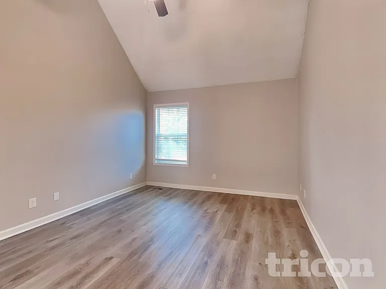 1800 University Dr — Photo 6