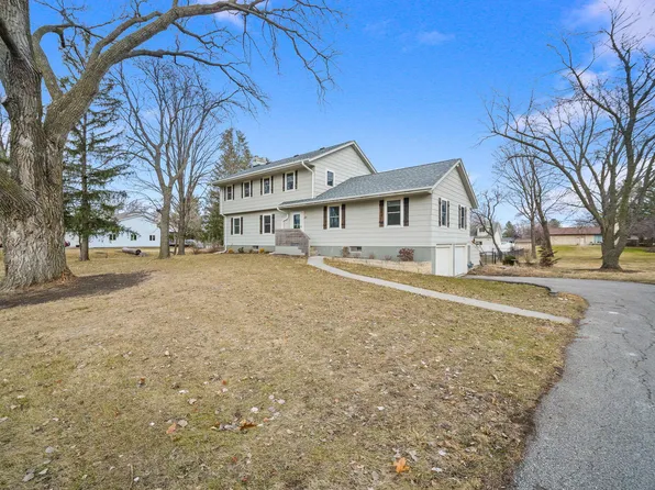 2612 Woodview Dr, Ames, IA 50014