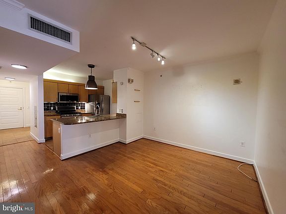 2nd image of 616 E St NW APT 1007