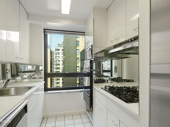 2nd image of 415-423 E 54th St #11E