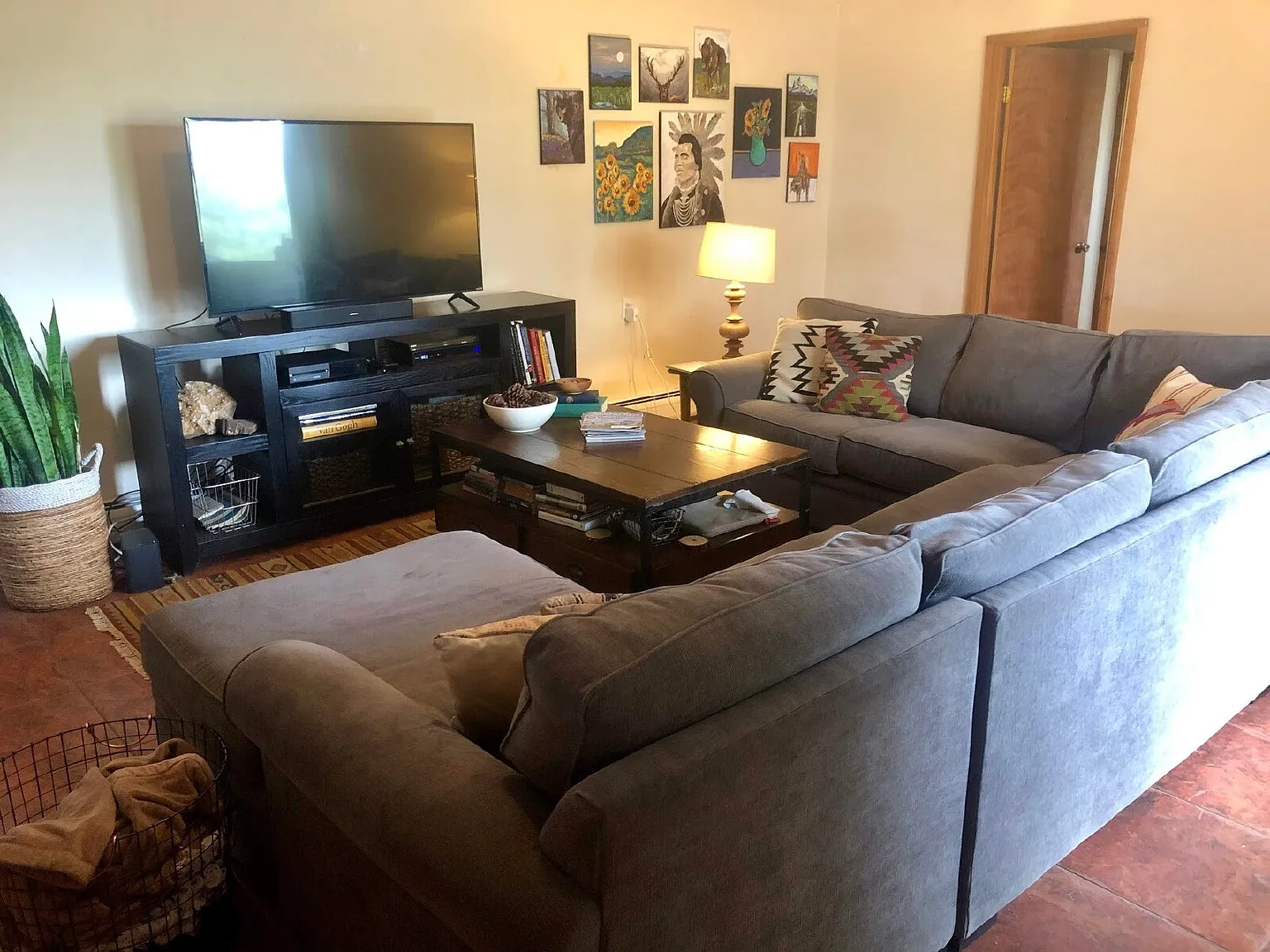 3 bed, 2.0 bath, 2806 sqft, $4,500 — Photo 3