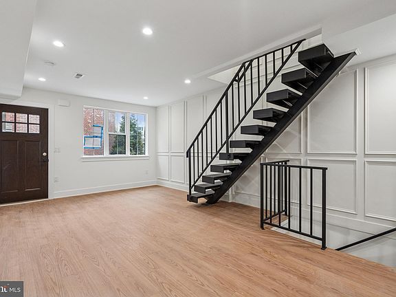 4th image of 1529 Earl St