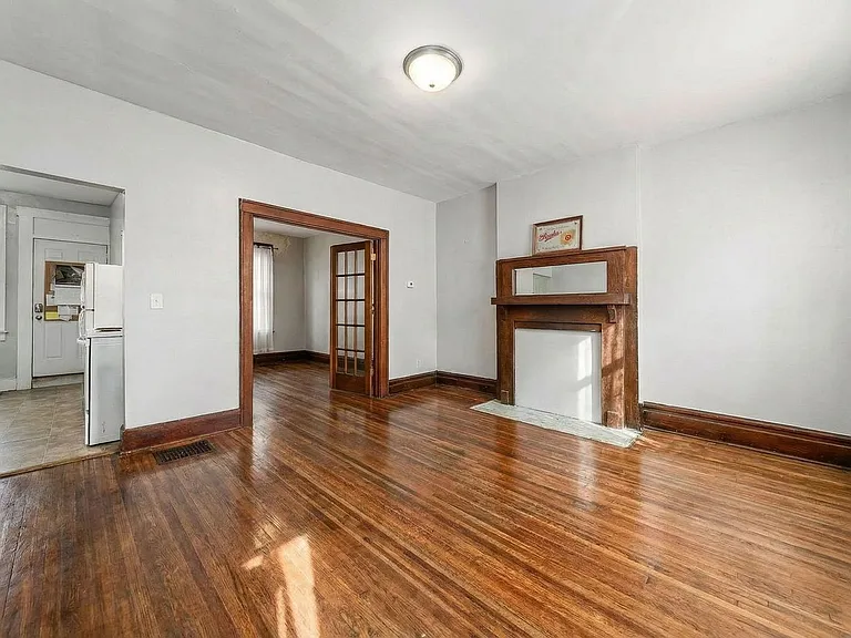 398 E Northwood Ave — Photo 2
