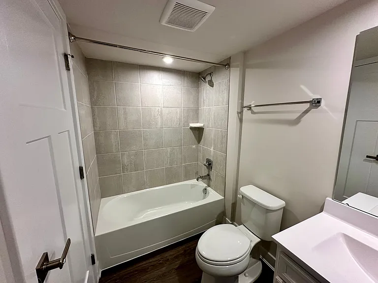 325 E Cochran St — Photo 8