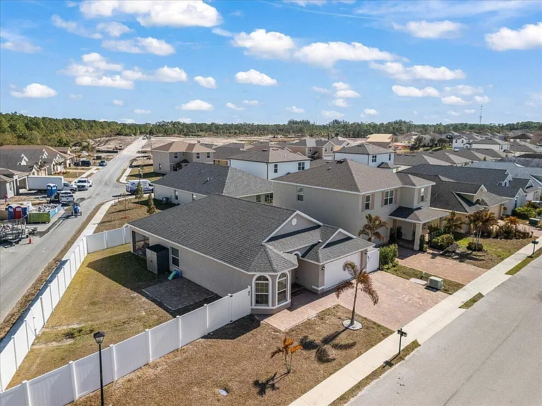 340 Palm Breezes Dr — Photo 24