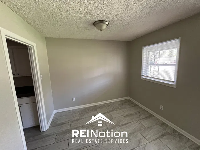3 bed, 1.0 bath, 1249 sqft, $1,195 — Photo 4