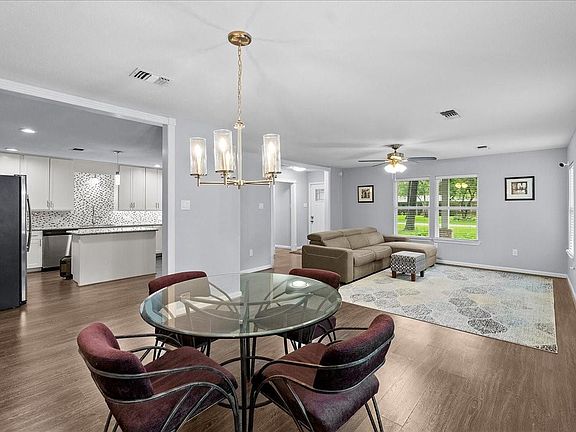 2nd image of 3715 Bayou Cir