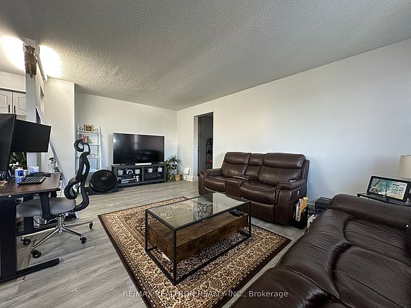 4th image of 100 Leeward Glenway #1401