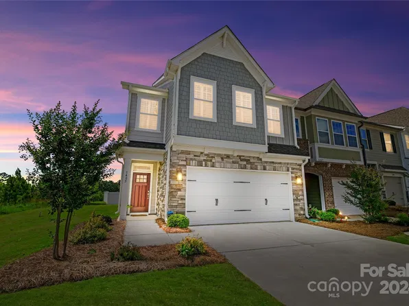 1405 Crest Creek Ct, Clover, SC 29710