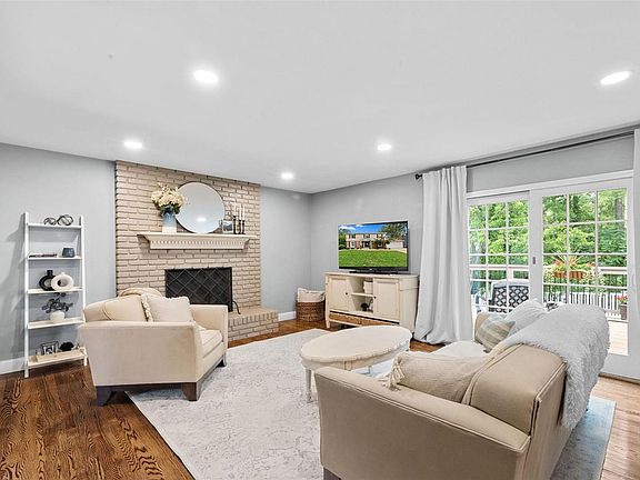 2nd image of 15585 Highcroft Dr