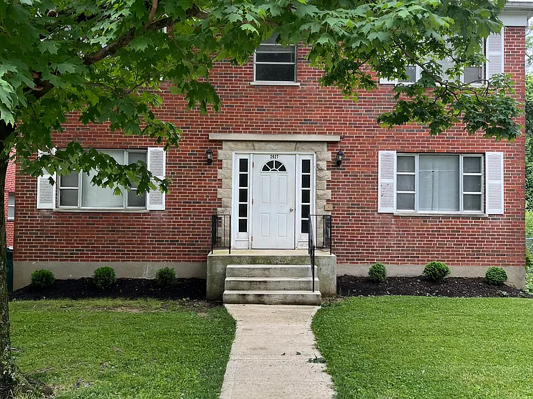 2927 Linwood Ave #D — Photo 1
