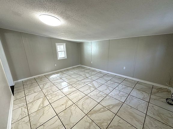 2nd image of 2917 Mission Rd