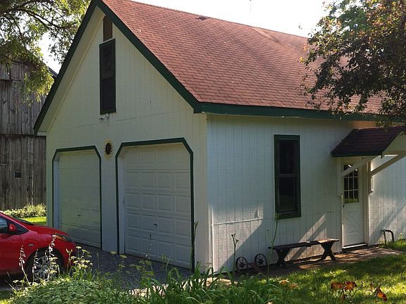 4 car garage, upstairs space