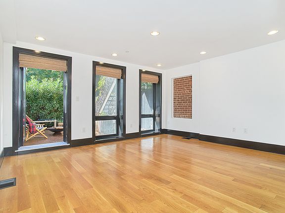 3rd image of 260 W 132nd St #Gar
