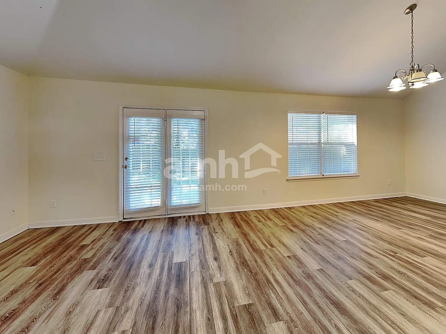 4 bed, 2.0 bath, 2330 sqft, $2,645 — Photo 4