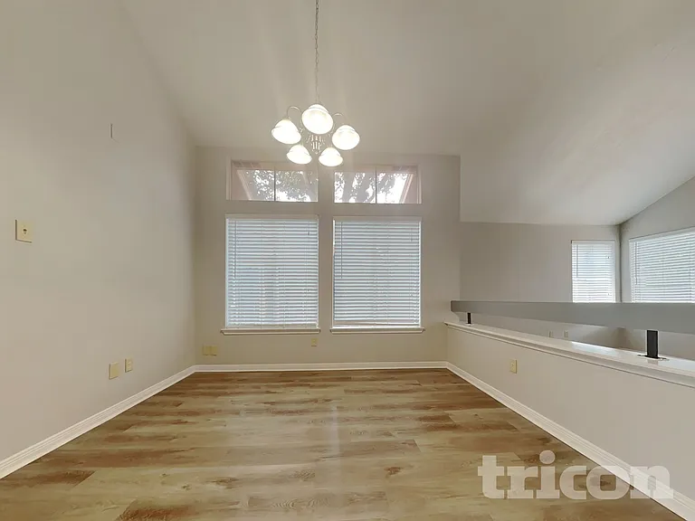 8559 Spring Green Dr — Photo 3