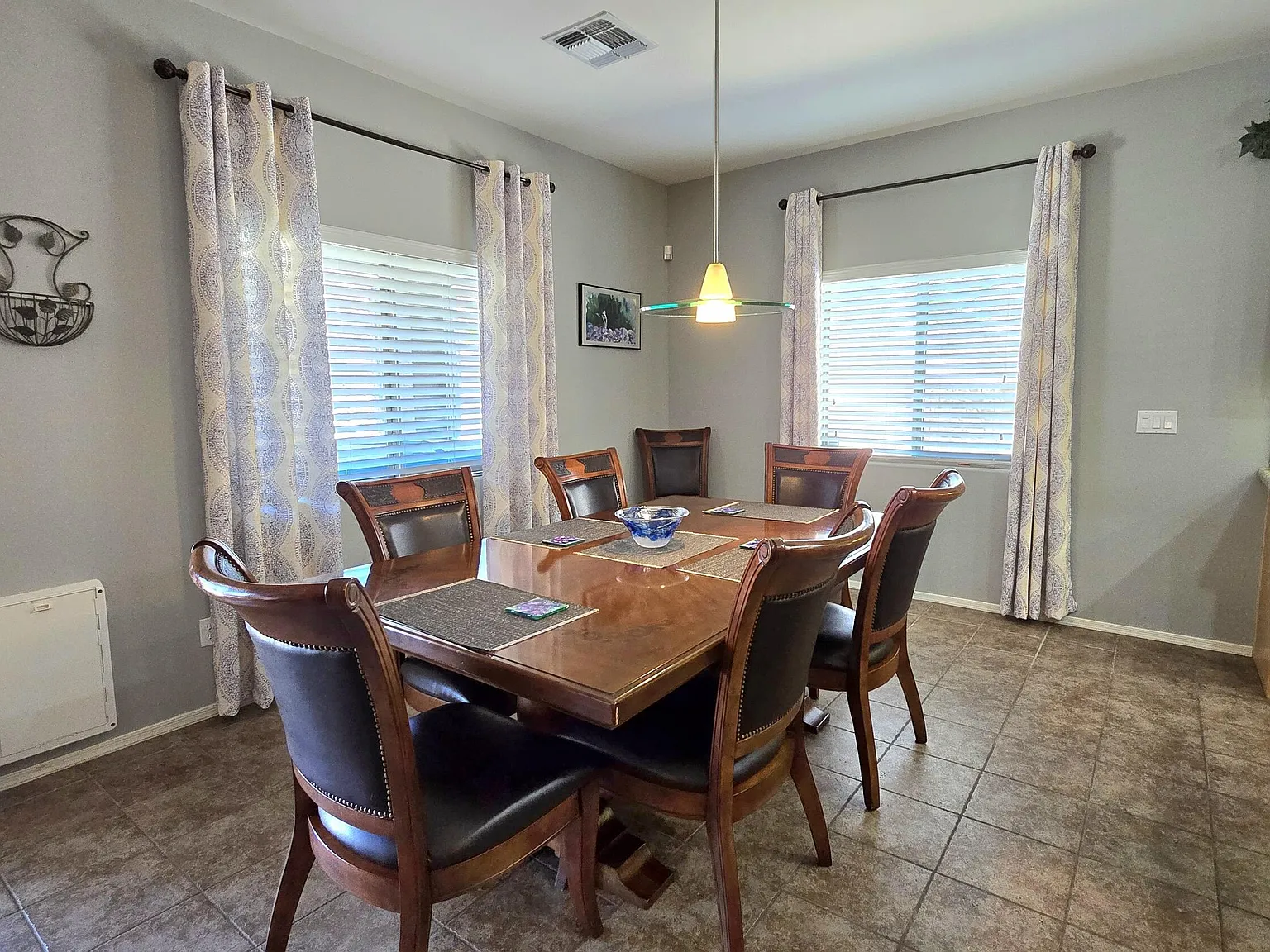 3 bed, 2.0 bath, 2156 sqft, $2,500 — Photo 4