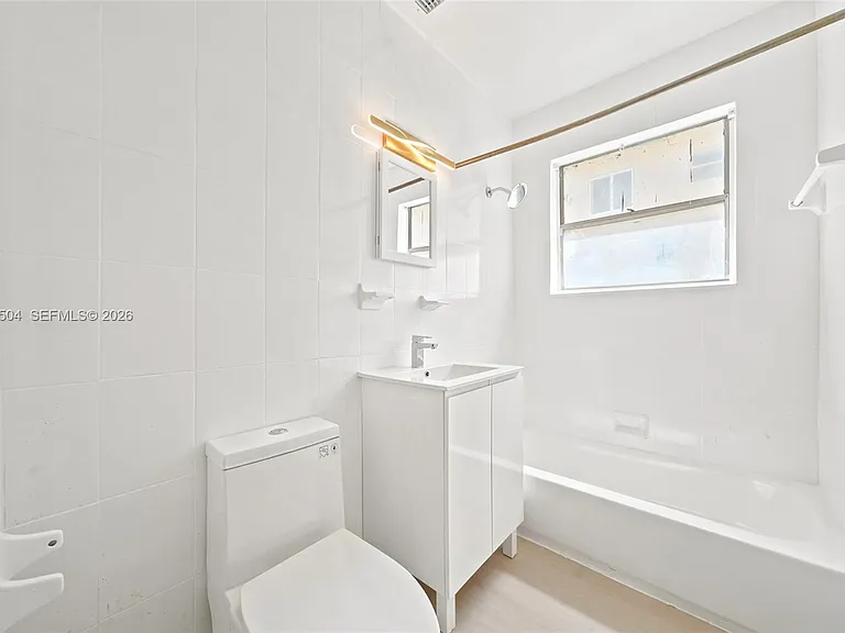 125 NE 56th St #1 — Photo 18