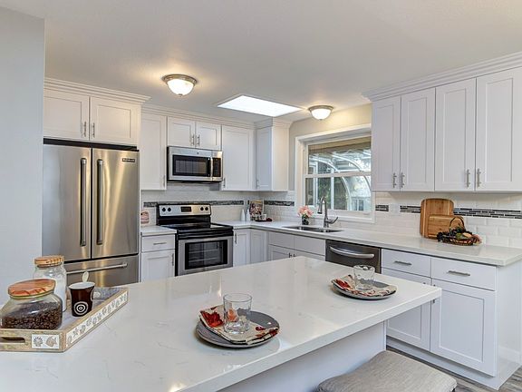 4th image of 1109 NE 153rd Pl