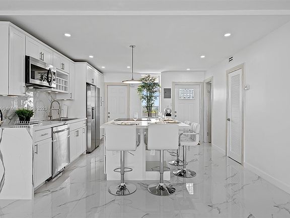 3rd image of 1401 NE Miami Gardens Dr APT 687