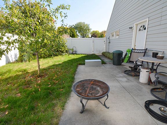 3rd image of 413 14th Ave SE