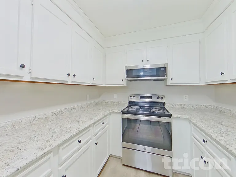 337 Montclaire Ln — Photo 6