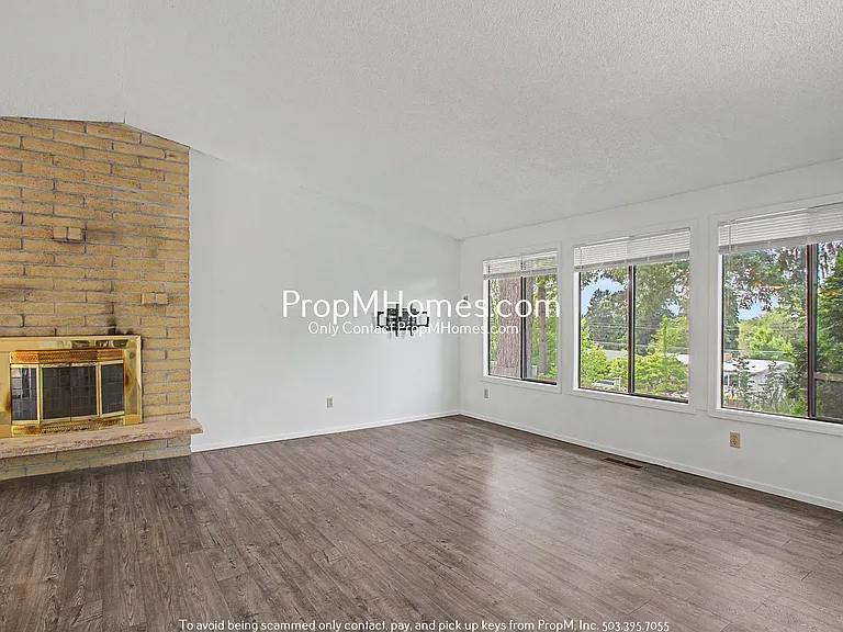 810 SW Spring Ln — Photo 4