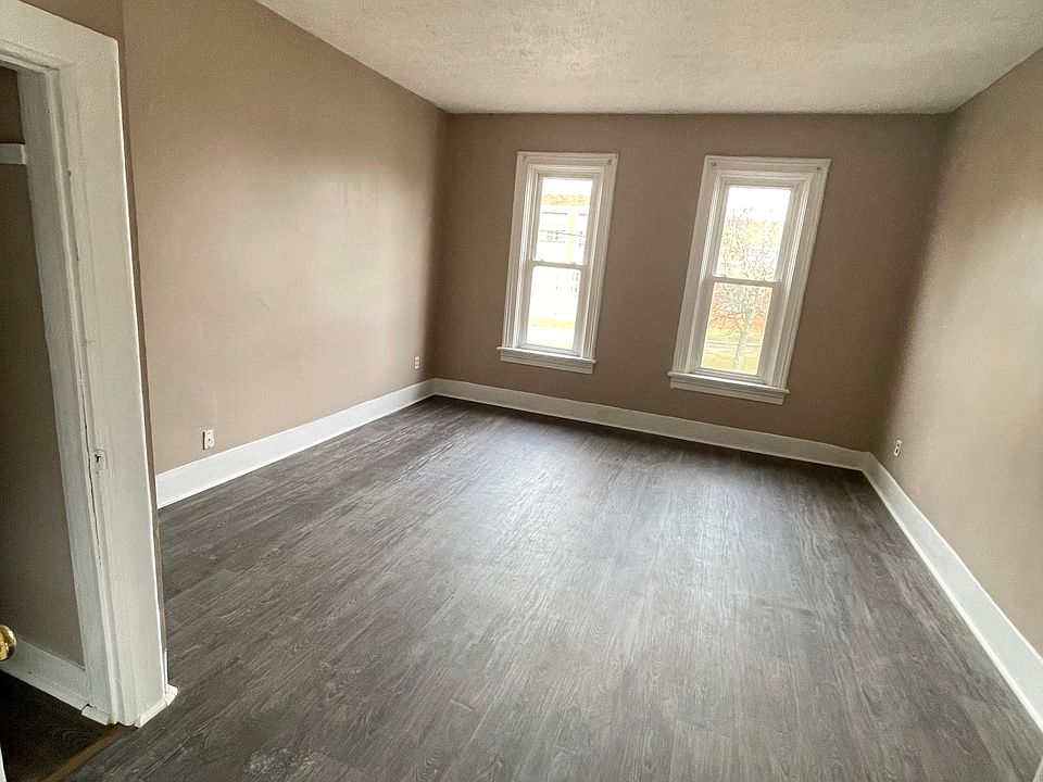 1st image of 147 1/2 W 5th St