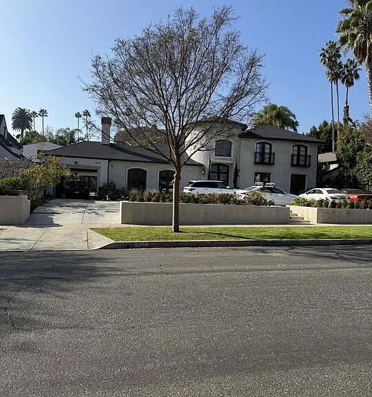 625 N Elm Dr — Photo 1