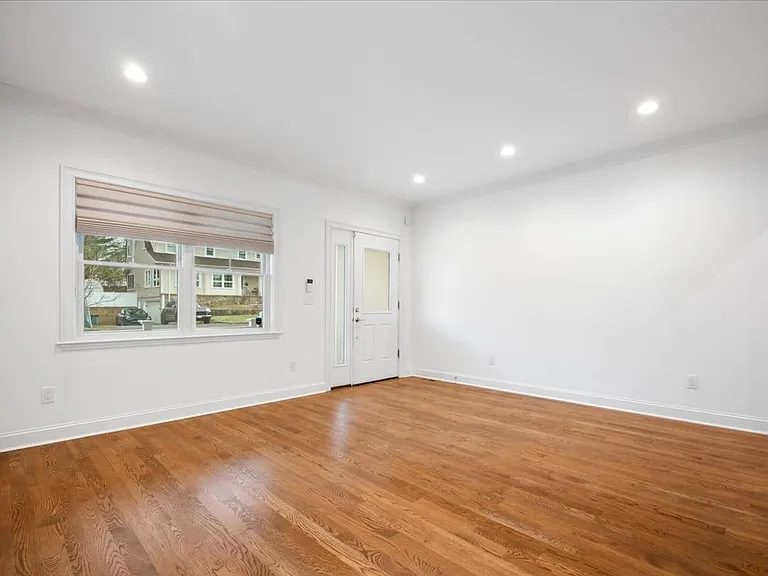 109 Lee Rd — Photo 3