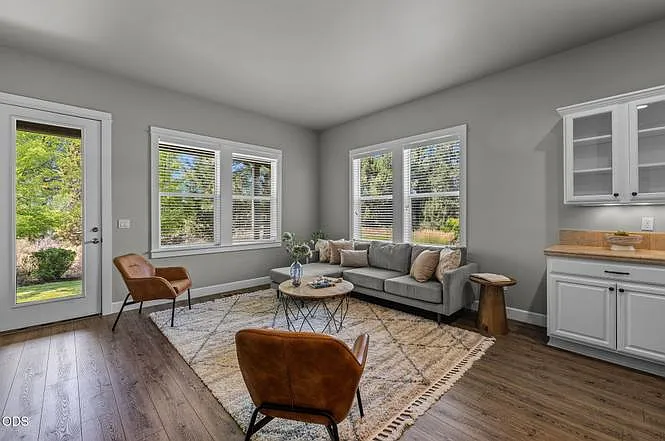 3 bed, 1842 sqft, $2,800 — Photo 3