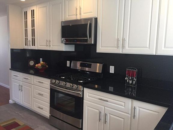 3rd image of 150 Parkview Dr